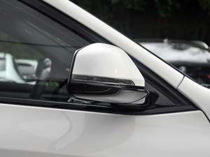 2018sDrive 25i AMԽҰb V ^