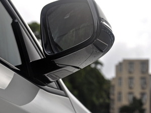 2018sDrive 25i AMԽҰb V ^