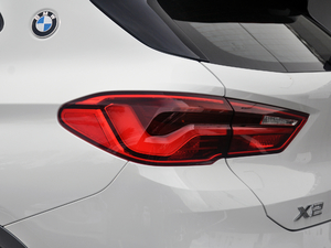 2018sDrive 25i AMԽҰb V ^