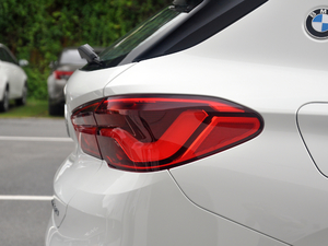 2018sDrive 25i AMԽҰb V ^