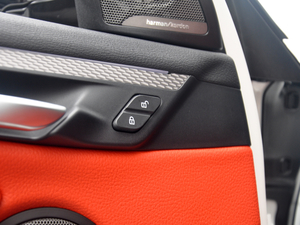 2018sDrive 25i AMԽҰb V g