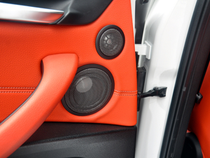 2018sDrive 25i AMԽҰb V g