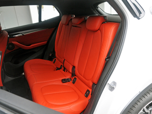 2018款sDrive 25i 豪华型M越野套装 国V 后排座椅