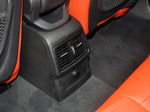 2018sDrive 25i AMԽҰb V g