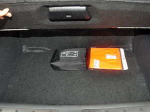 2018sDrive 25i AMԽҰb V g