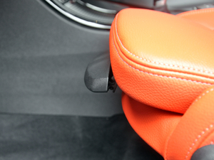 2018sDrive 25i AMԽҰb V g