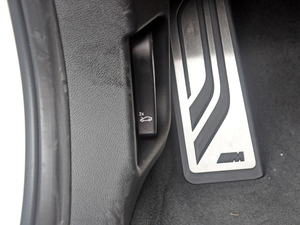 2018sDrive 25i AMԽҰb V g