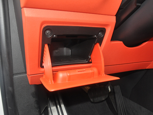 2018sDrive 25i AMԽҰb V g