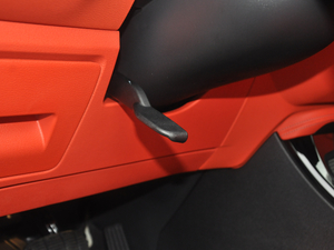 2018sDrive 25i AMԽҰb V g