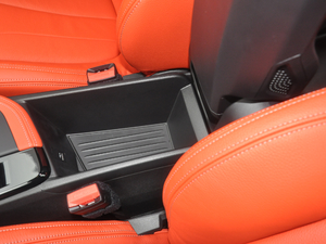 2018sDrive 25i AMԽҰb V g