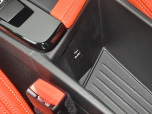 2018sDrive 25i AMԽҰb (gu)V g