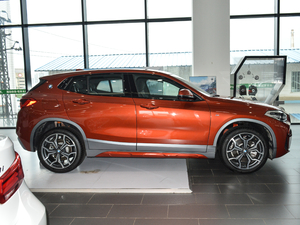 2018sDrive 25i AMԽҰb V w^