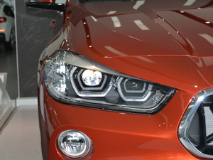 2018sDrive 25i AMԽҰb V (ji)^