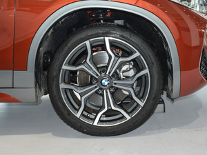 2018sDrive 25i AMԽҰb V ݆Ȧ