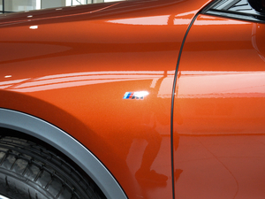 2018sDrive 25i AMԽҰb V (ji)^