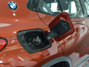 2018sDrive 25i AMԽҰb V w