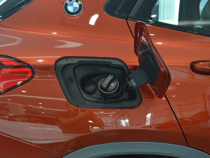 2018sDrive 25i AMԽҰb V (ji)^