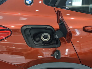 2018sDrive 25i AMԽҰb V (ji)^