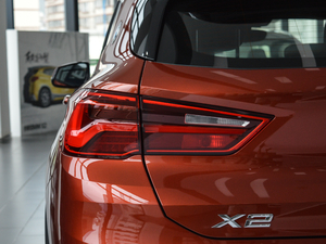 2018sDrive 25i AMԽҰb V (ji)^