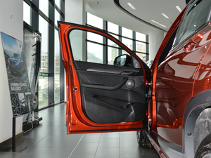 2018sDrive 25i AMԽҰb V {λ܇T