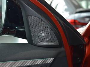 2018sDrive 25i AMԽҰb V g