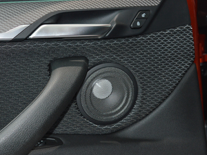 2018sDrive 25i AMԽҰb V g