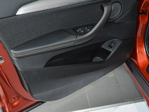 2018sDrive 25i AMԽҰb V ǰTg