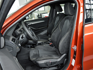 2018sDrive 25i AMԽҰb V {