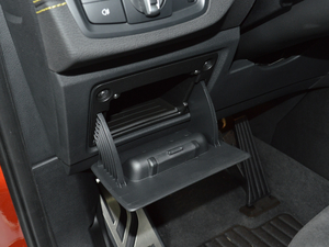 2018sDrive 25i AMԽҰb V g