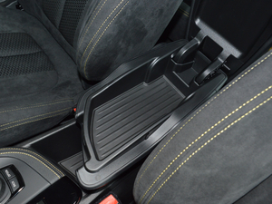 2018sDrive 25i AMԽҰb V g