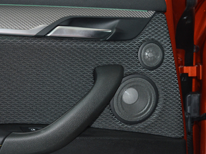 2018sDrive 25i AMԽҰb V g