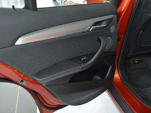 2018sDrive 25i AMԽҰb V g