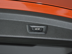 2018sDrive 25i AMԽҰb V g