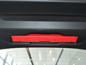 2018sDrive 25i AMԽҰb V g