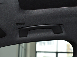 2018sDrive 25i AMԽҰb V g