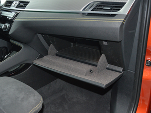 2018sDrive 25i AMԽҰb V 