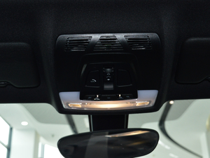 2018sDrive 25i AMԽҰb V g