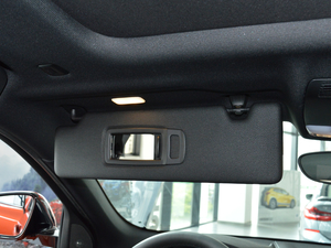 2018sDrive 25i AMԽҰb V g