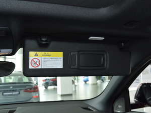 2018sDrive 25i AMԽҰb V g