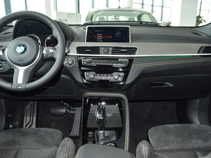 2018sDrive 25i AMԽҰb V п_