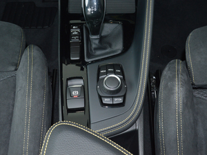 2018sDrive 25i AMԽҰb V п؅^