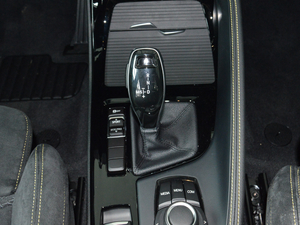 2018sDrive 25i AMԽҰb V QU