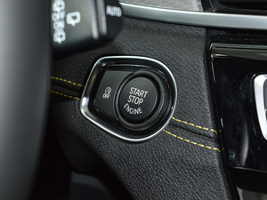 2018sDrive 25i AMԽҰb V п؅^