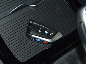 2018sDrive 25i AMԽҰb V ܇耳