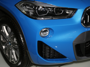 2018sDrive 25i IMԽҰb V ^