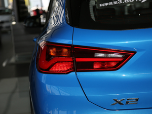 2018sDrive 25i IMԽҰb V ^