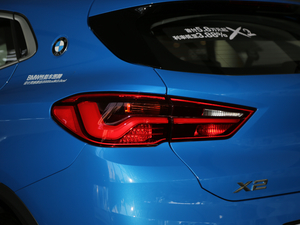 2018sDrive 25i IMԽҰb V ^