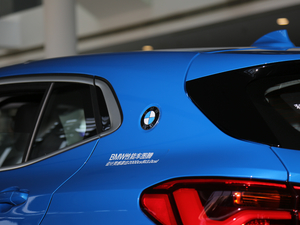 2018sDrive 25i IMԽҰb V ^