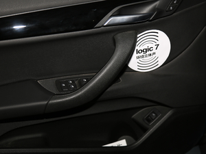 2018sDrive 25i IMԽҰb V g