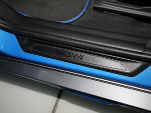 2018sDrive 25i IMԽҰb V g